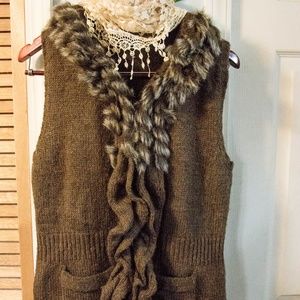 Sioni Brown Size Medium Faux Fur Vest Sweater